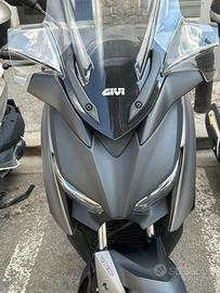 XMAX 300