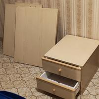 Scrivania in legno chiaro 