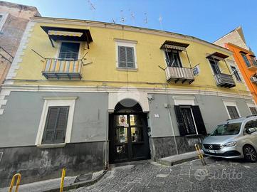 2 LOCALI A TORRE DEL GRECO