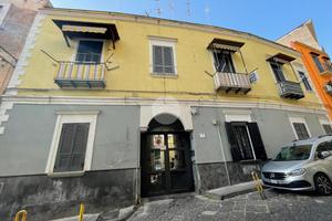 2 LOCALI A TORRE DEL GRECO