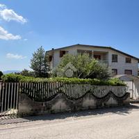 PORZIONE DI BIFAMILIARE A MONTEFREDANE