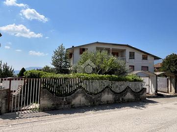 PORZIONE DI BIFAMILIARE A MONTEFREDANE