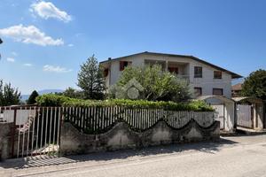 PORZIONE DI BIFAMILIARE A MONTEFREDANE