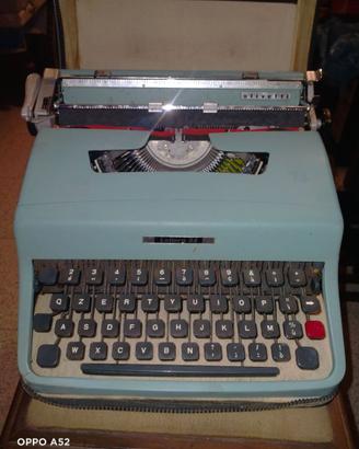 Macchina da scrivere Olivetti lettera 32