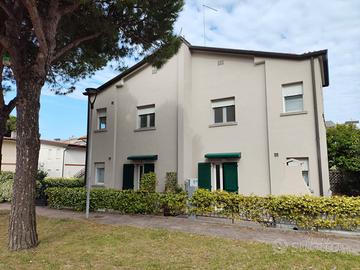 LIGNANO PUNTA FARO AMPIO APPARTAMENTO RISTRUTTURAT