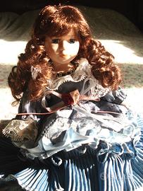 Bambola di fine porcellana a puff, vintage Anni 90