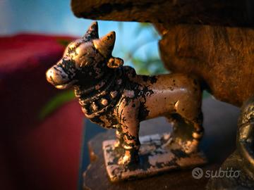 Statua Nandi toro di Shiva 