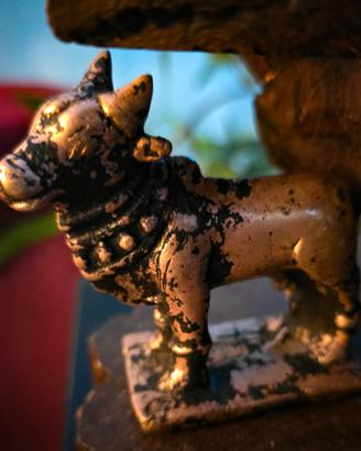 Statua Nandi toro di Shiva 