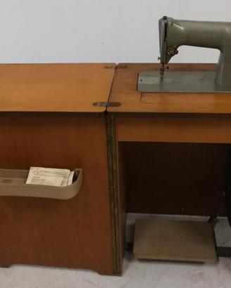 Macchina da Cucire Vintage Singer 15M a pedale