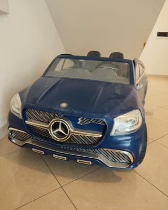 Mercedes elettrica blu per bambini