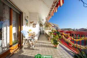 AMPIO QUATTRO LOCALI CON TERRAZZO, BOX E DOPPI SER