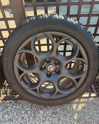 Gomme  invernali + Cerchi ALFA GIULIA 225/50/17
