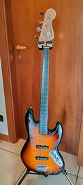 Squier by Fender jazz bass fretless