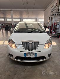 Lancia y