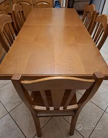 tavolo da tinello con sei sedie in legno