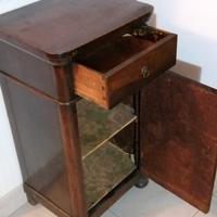 Vecchio mobiletto multiuso - Comodino a 2 ripiani