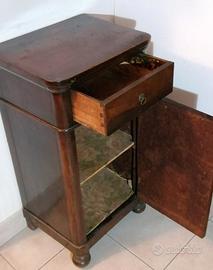 Vecchio mobiletto multiuso - Comodino a 2 ripiani