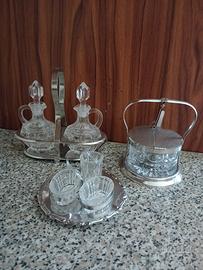 Set vintage in vetro inciso e metallo – decanter, 