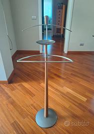 Ometto porta abiti con svuotatasche