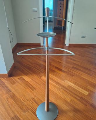 Ometto porta abiti con svuotatasche