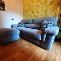 Divano-letto matrimoniale quasi nuovo, con pouff