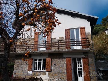 Villa con giardino sulle alture di Sanremo