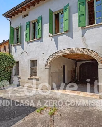Palazzo / Stabile di 369 m² con più di 5 locali a 