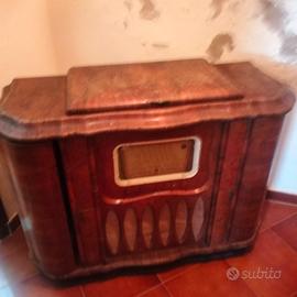 Mobile bar con radio e giradischi antica