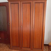 Armadio in legno massiccio