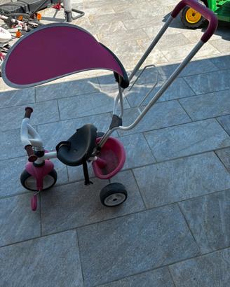 Triciclo con supporto per spinta e tettoia