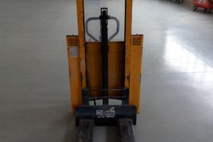 Muletto semi-elettrico a batteria Pramac