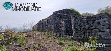 Terreno pianeggiante 6.500 mq con fabbricati