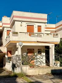 Primo piano con vista mare