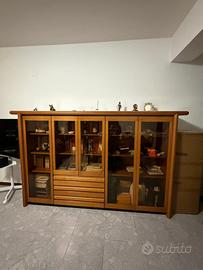 Libreria con vetrina in legno massello - soggiorno