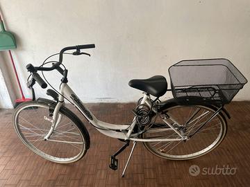 Bici donna con cestino