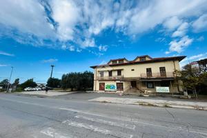 3 LOCALI A APRILIA