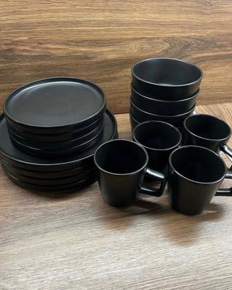 Servizi piatti Black