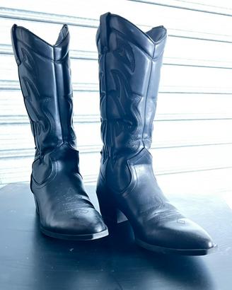 Stivali texani neri – stile cowboy super trendy