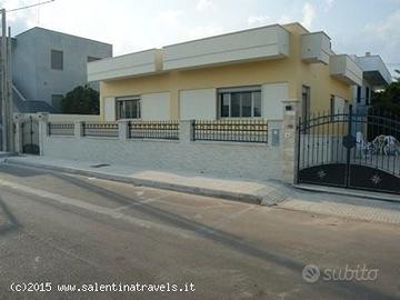 Pescoluse 2 villette fronte spiaggia