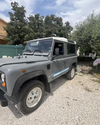 Land rover defender
