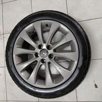 Gomme con cerchi in lega opel