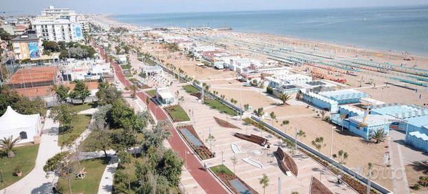 Stabile a Riccione, 6 locali