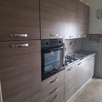 Cucina completa di elettrodomestici da smontare
