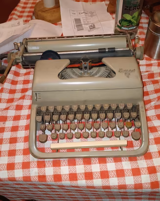 macchina  da scrivere  anni 40/50