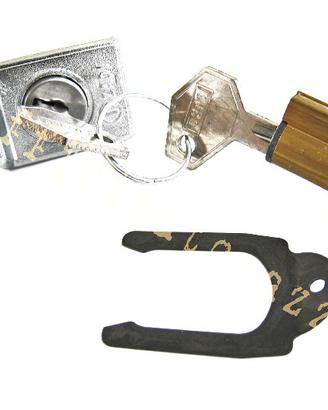 Serratura bloccasterzo - bauletto (guida 6mm lunga