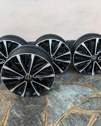 Cerchi golf 8 (R16) + gomme invernali Pirelli
