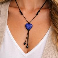 Collana cuore blu con cordino regolabile nero