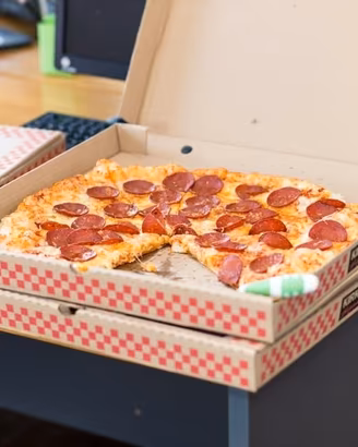 44M pizza asporto con posti a sedere - no bar