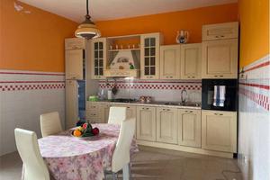 Palazzo / Stabile di 4910 m² con 1 locale a Teano