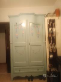  camera ragazza azzurra dipinta con fiori